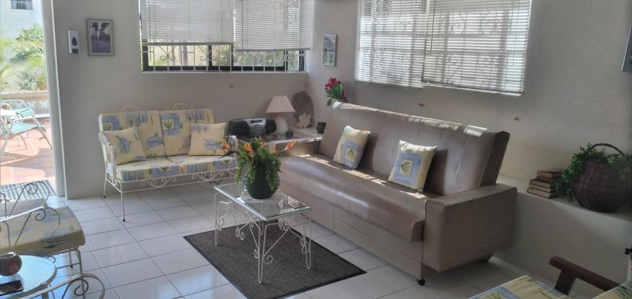 Annwin Annex Apartment Saint James Luaran gambar