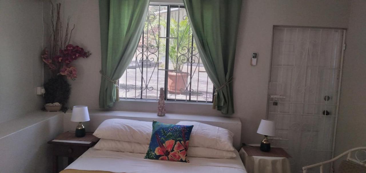 Annwin Annex Apartment Saint James Luaran gambar